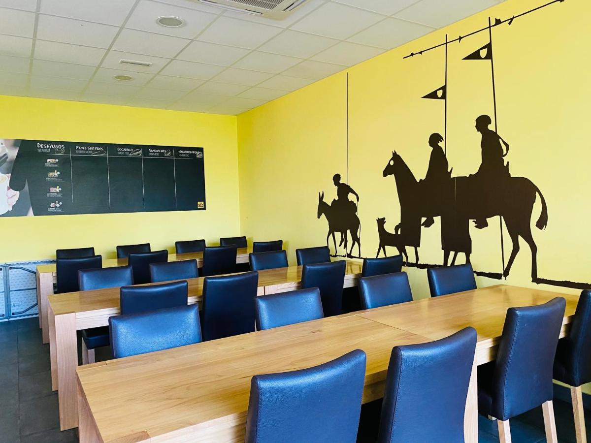 Cruce De Caminos Arzua Hostel ภายนอก รูปภาพ