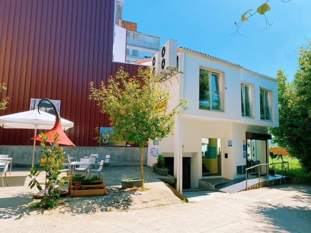 Cruce De Caminos Arzua Hostel ภายนอก รูปภาพ