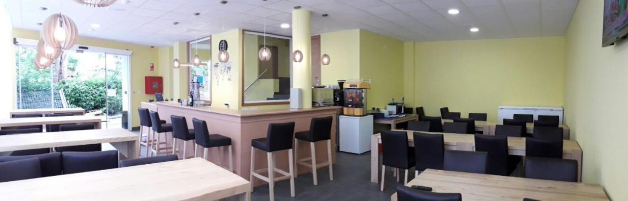 Cruce De Caminos Arzua Hostel ภายนอก รูปภาพ